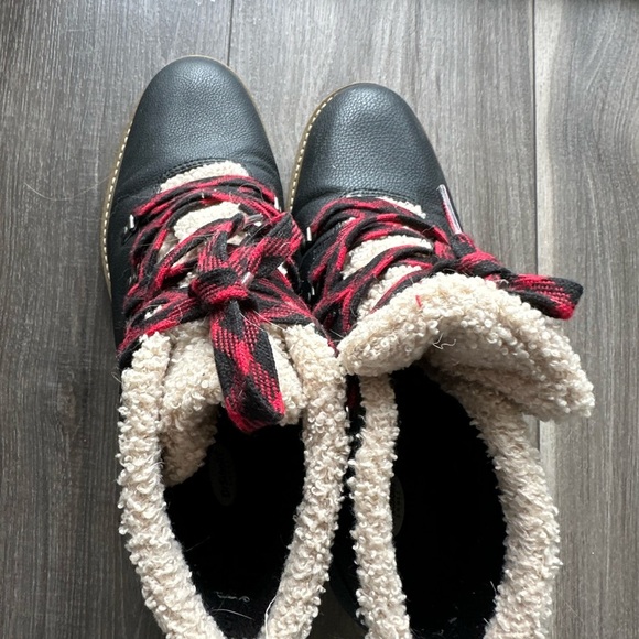 Dr Scholls BE ENERGIZED FOAM Technology Women's Black and Red Lace-Up Boots - Picture 9 of 13